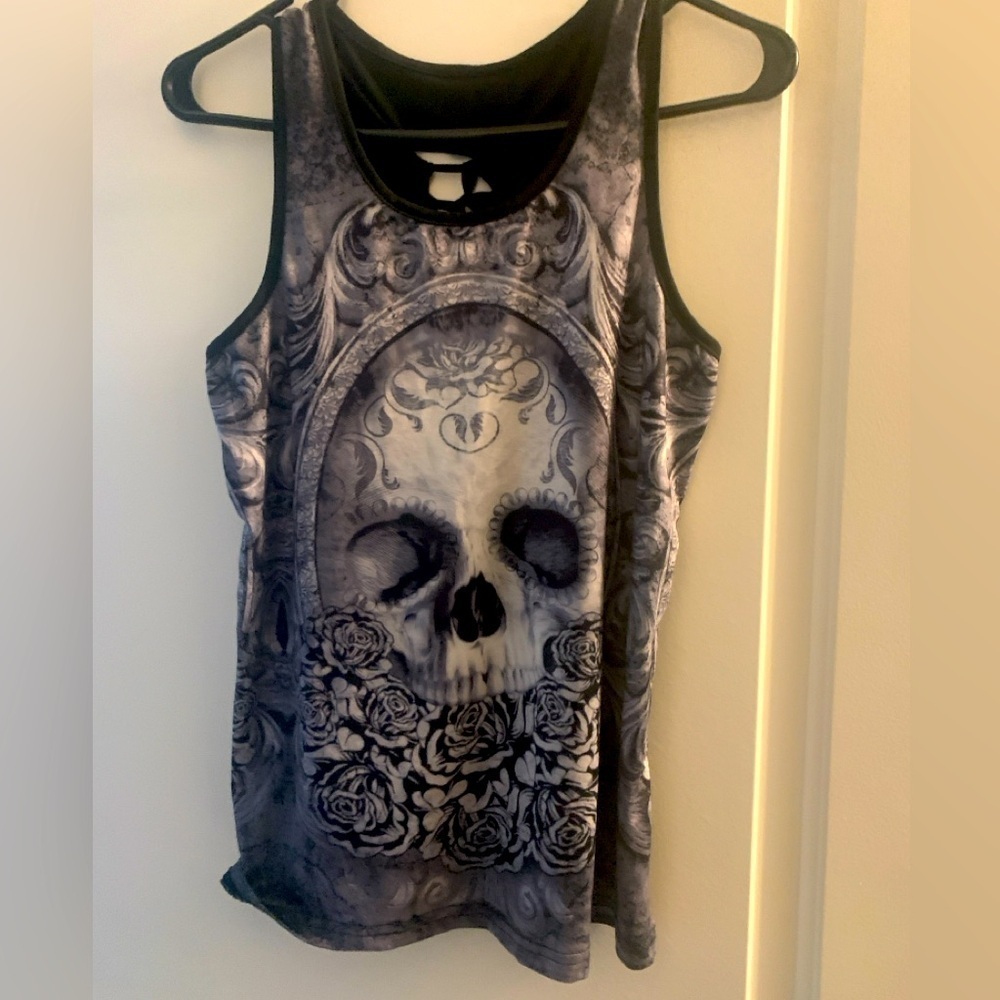 Skull Tank Top. Fits small/medium.